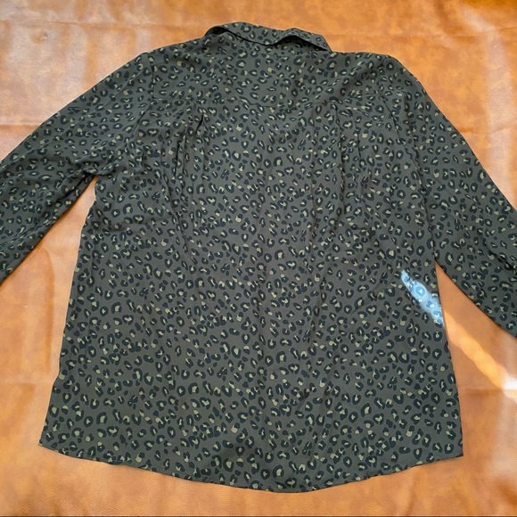 Chelsea & Theodore | Leopard Print Blouse | Button Down | S - Picture 5 of 7